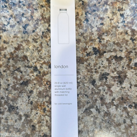 NWT- Promotional water Bottles    2 -Celsius and 1 Aluminum Green Grüns Bottle - Picture 8 of 8